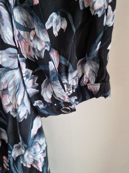 Czarna sukienka w kwiaty Miss Selfridge, rozmiar S, 100% wiskoza