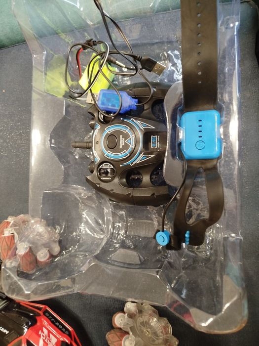 Carrinho de controle remoto vermelho. Stunt Car