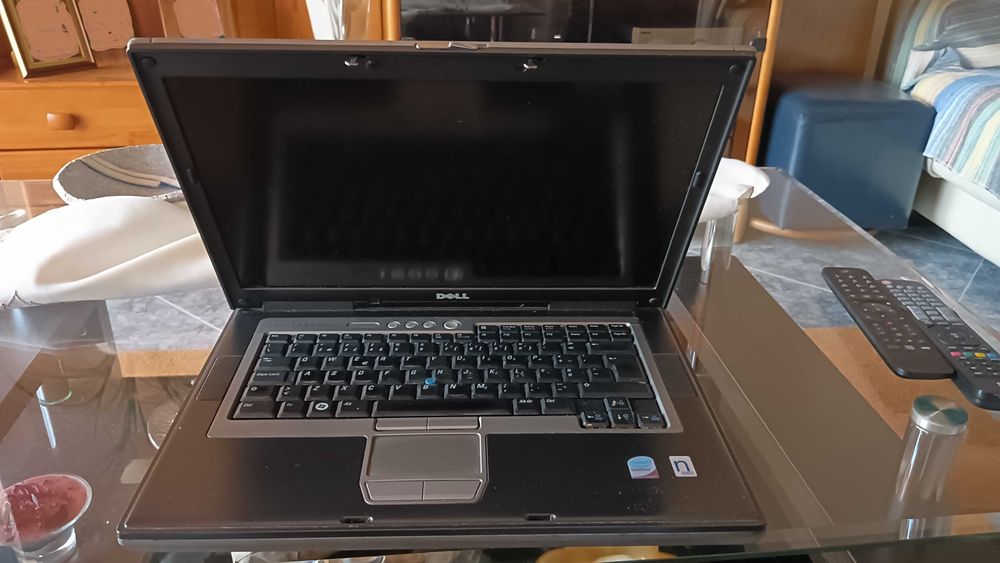 Portátil Dell Latitude D830