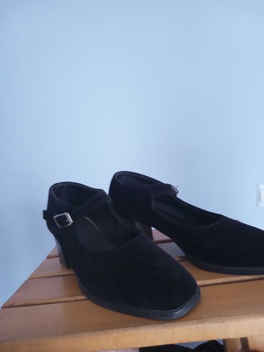 Buty zamszowe damskie r.  36 - używane