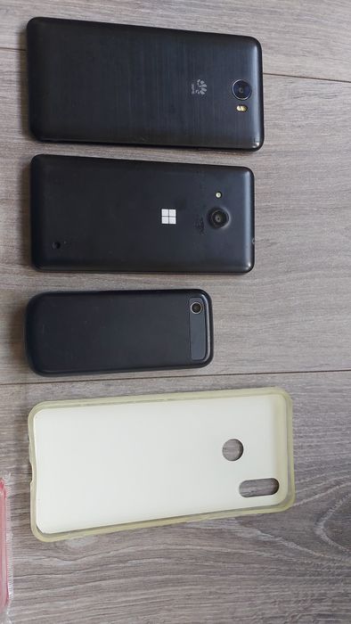 Pack de telemóveis + Acessórios - Tudo 5€