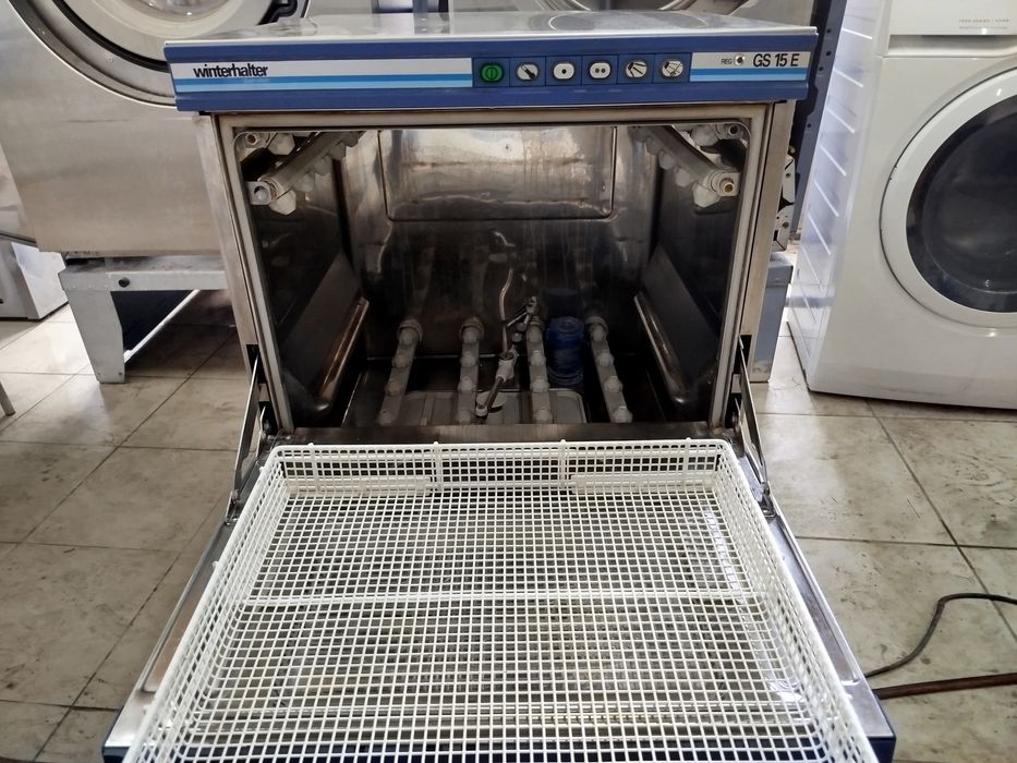 Посудомийна машина Winterhalter GS15e.