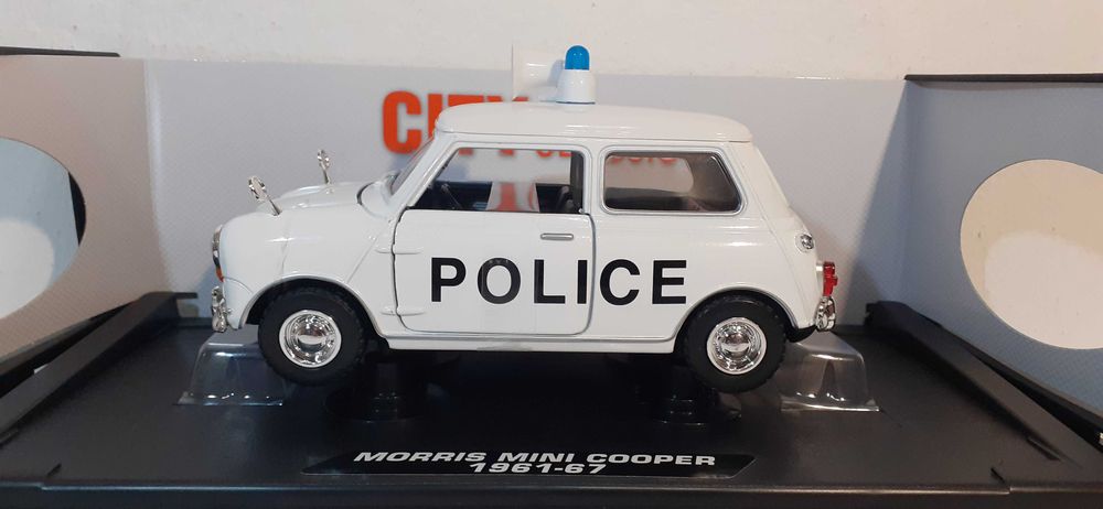 1/18 Mini Cooper Police - MotorMax