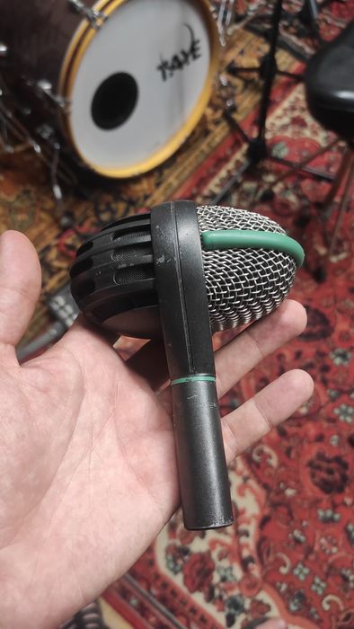 Мікрофон AKG d112
