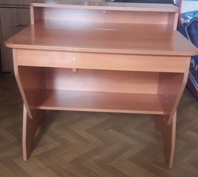 Шкільна парта регульована