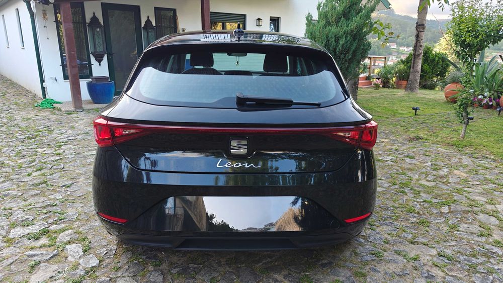 SEAT Leon 1.0 TSI Style Plus 110cv | Digital Cockpit | GPS 10" | Câmara | Keyless | LED