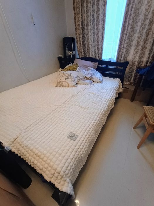 Двуспальная кровать.