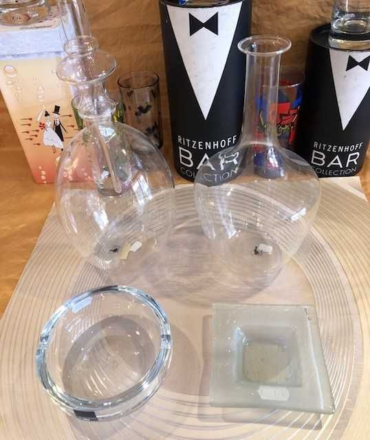conjunto de copos, garrafas em vidro ou cristal e utilidades tudo novo com 50% de desconto