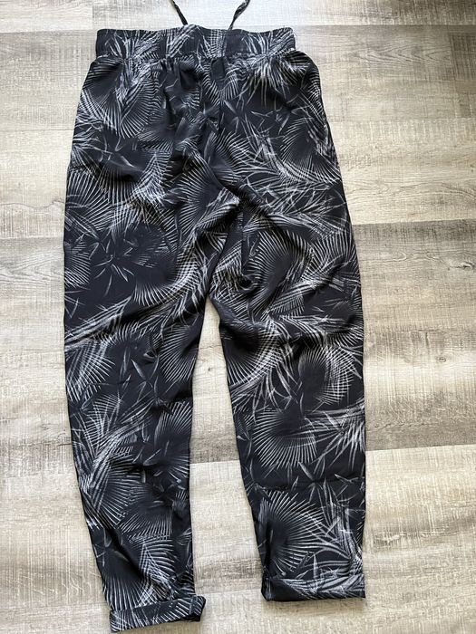 Lernie spodnie z roślinnym wzorem