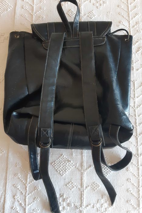 Fantástica Mochila em Pele Sintética