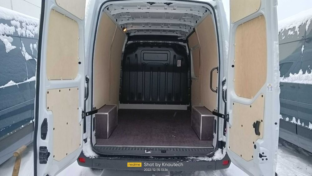 Renault Master L3H2 -Standardowa zabudowa busa KNAUTECH