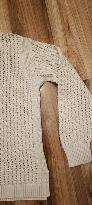 Sweter kremowy przez głowę