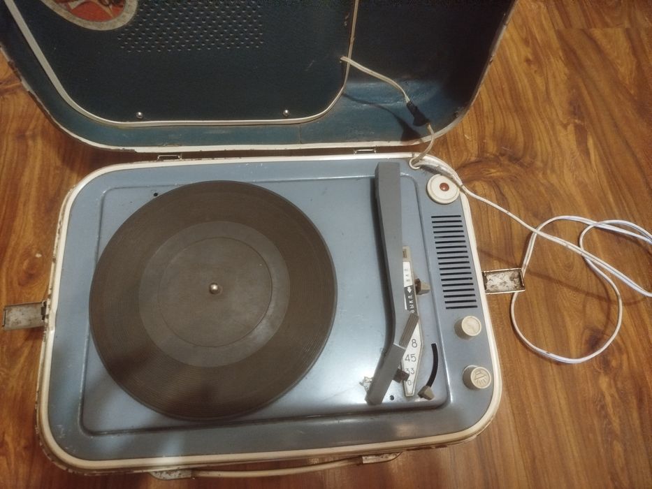 Продам ламповий електрофон "Мелодія"