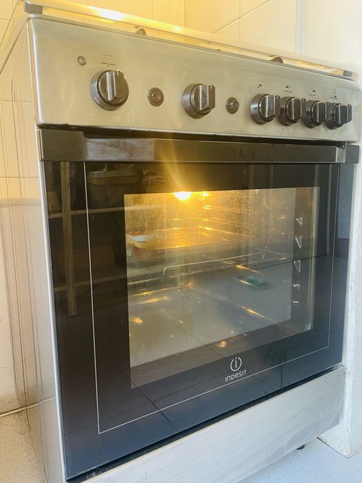 Fogão a gás Indesit 4 bicos com forno + grill