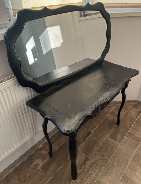 Два старовинні дзеркала і косметичний столик, початок ХХ ст.