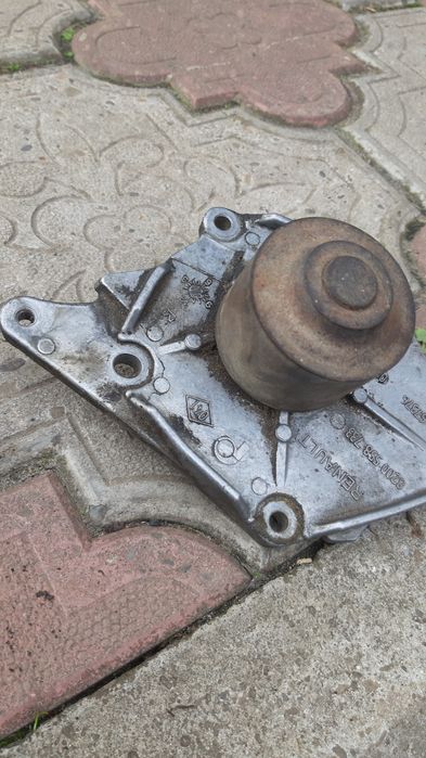 Помпа системи охолодження Рено Кліо з номером 8200558733