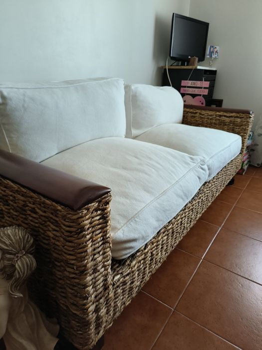 Sofá com detalhes de rede