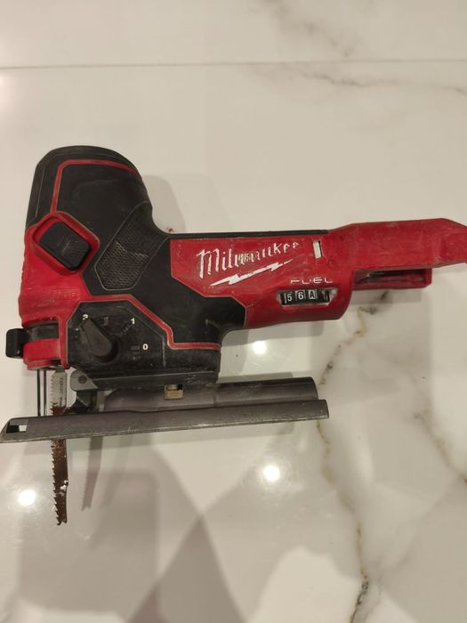 Лобзик акуляторний Milwaukee 
M18 FBJS