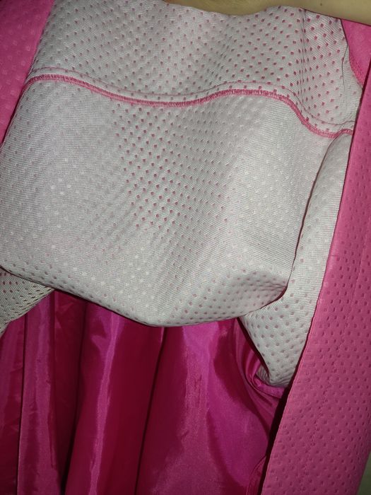 Śliczna elegancka sukienka s