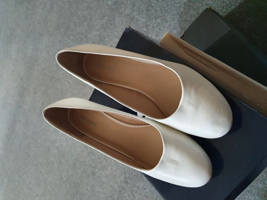 Ślubne buty na klocku