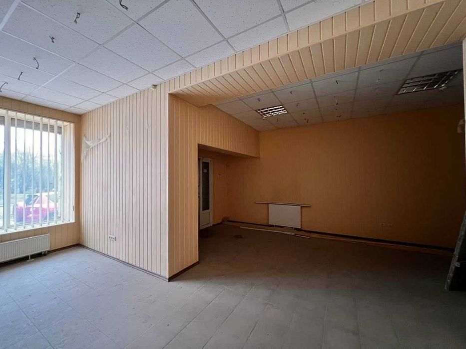 Продається приміщення магазину разом з 3-к квартирою, район Сєдова.