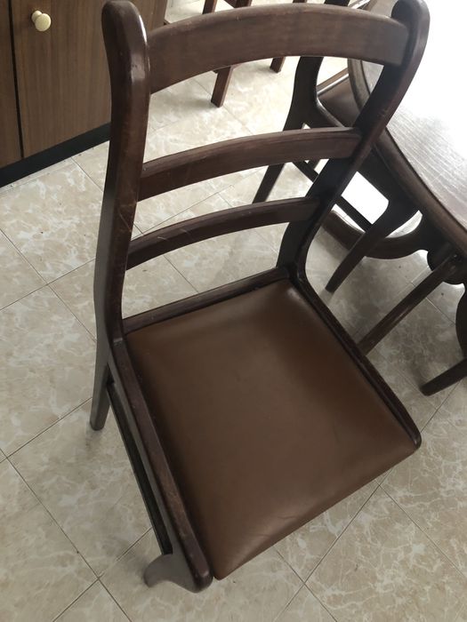 Mesa de madeira completa