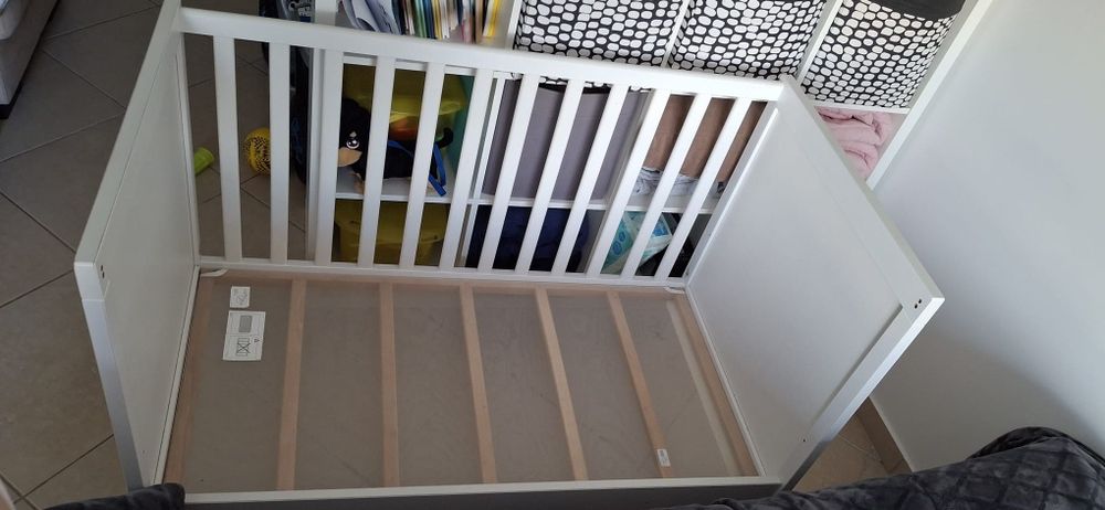 Cama de bebé de grades IKEA