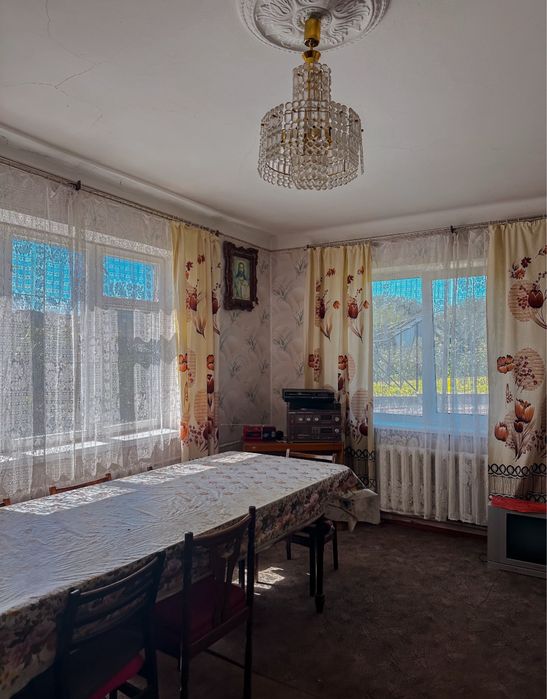 Терміновий продаж 1/2 будинку. 35 000$