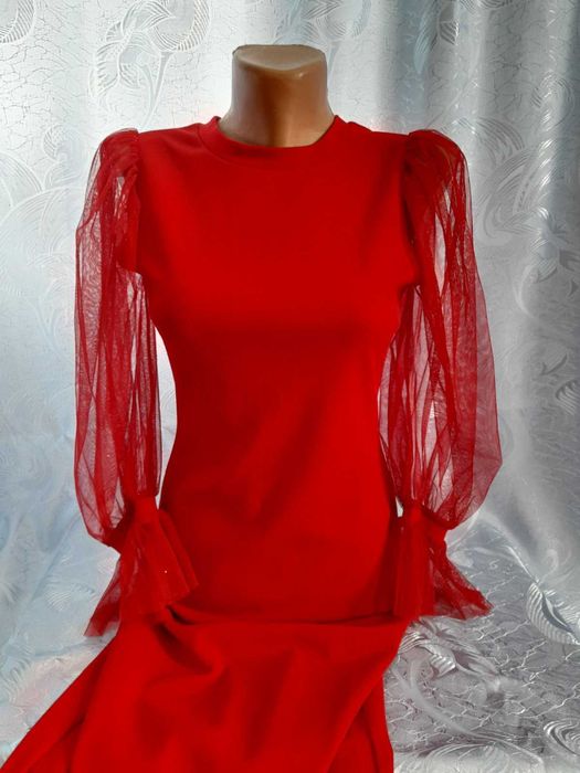 Плаття червоного кольору