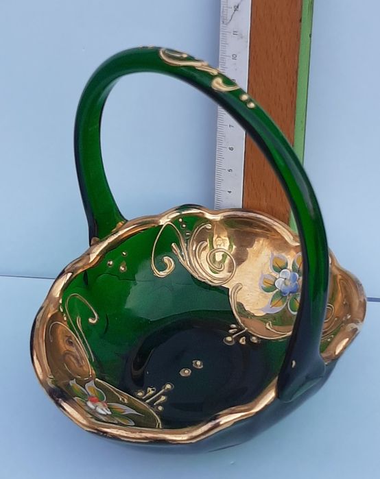 Вазочка корзинка,зеленое стекло,позолота.Bohemia.