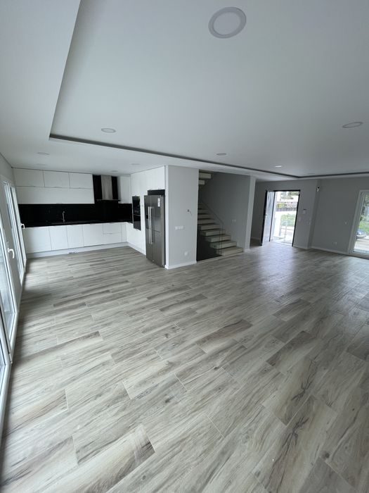 Particular - Moradia T4 com Piscina