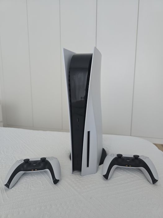 PS5 825GB + 2 comandos