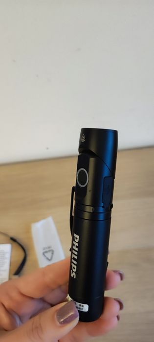 Nowa magnetyczna latarka robocza Philips 90°