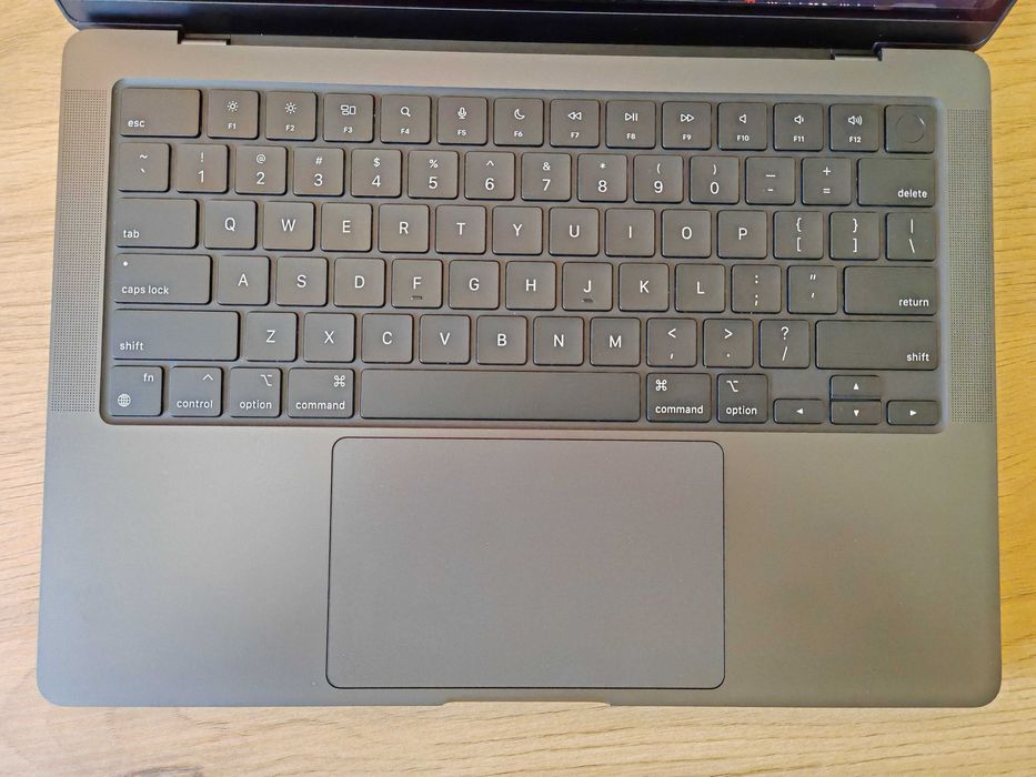 MacBook Pro 14" M4 Pro (24GB RAM / 512GB SSD) Preto — Como Novo Qwerty US - Comprado a Abril de 2026