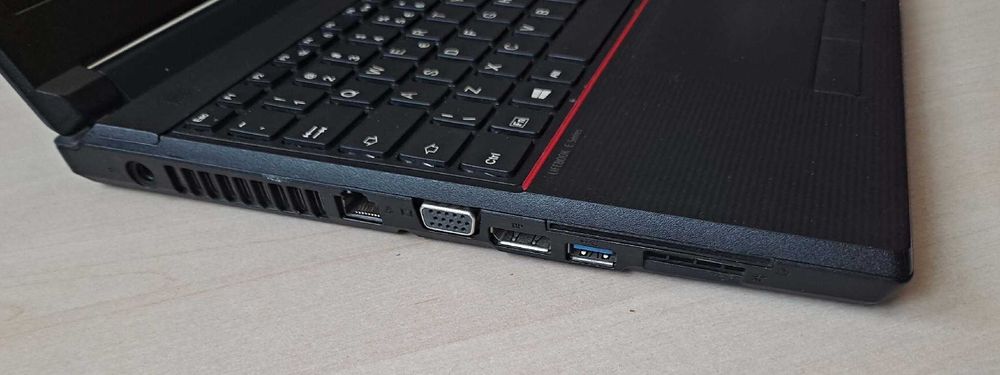 Laptop Fujitsu Lifebook Series E i3 4th 2,40Ghz 8GB 250SSD USB3.0 15,6'  Gwarancja
