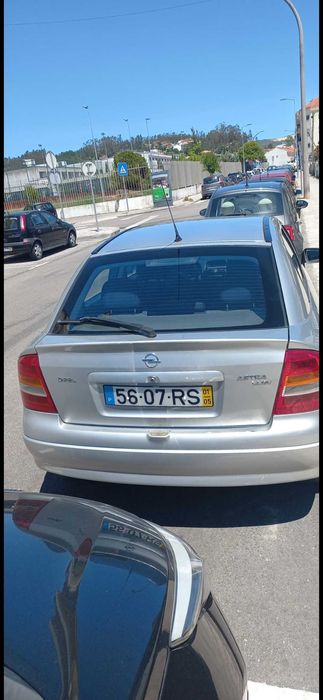 Astra Opel 2001 na cor cinzenta