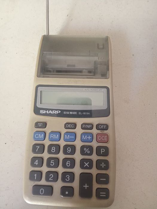 Duas máquinas registradoras . Sharp e Ibico.