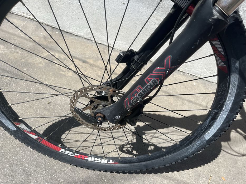 Bicicleta da berg na cor vermelha roda 27.5