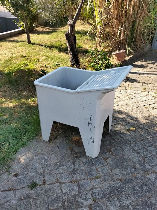 Tanque de Lavar Roupa em Cimento com Pernas