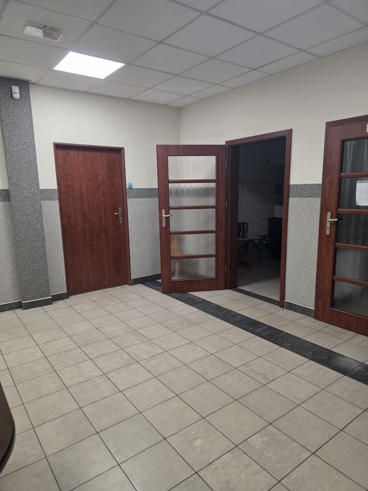 Atrakcyjnie usytułowany lokal biurowy.