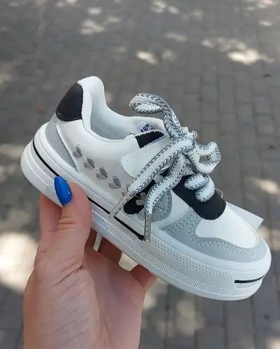 Модні та стильні кросівки