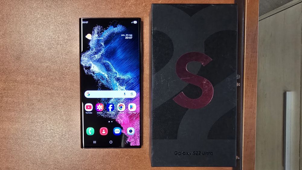Samsung Galaxy S22 Ultra 5G Dual Sim 128GB/8GB RAM burgundowy, stan bdb