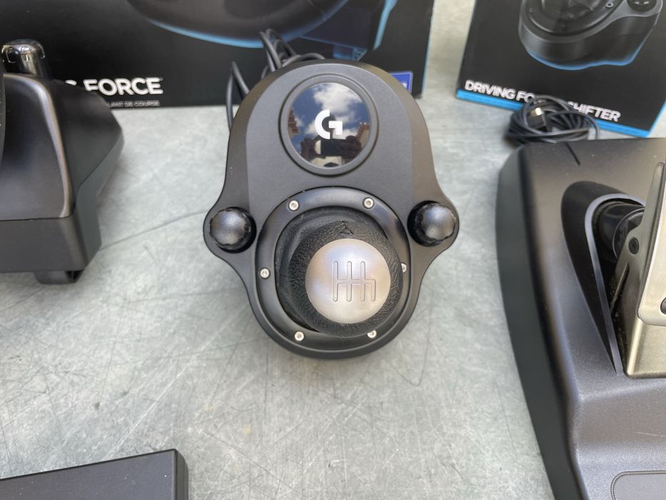 Logitech G29 + Shifter (PS4/ PS5 / PC)