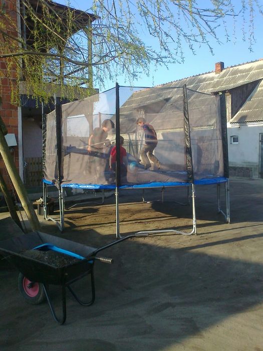 Trampolina ogrodowa dla dzieci 3.4m