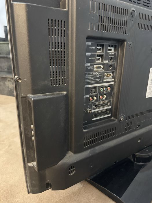 Telewizor sharp aquos 37 cali