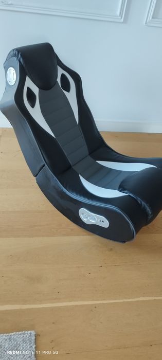 Fotel gamingowy  z głośnikami Bluetooth