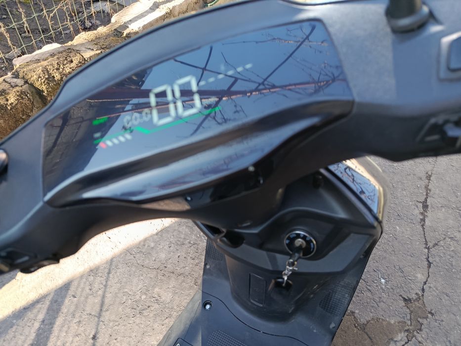 Єлектроскутер Yadea RN чорний