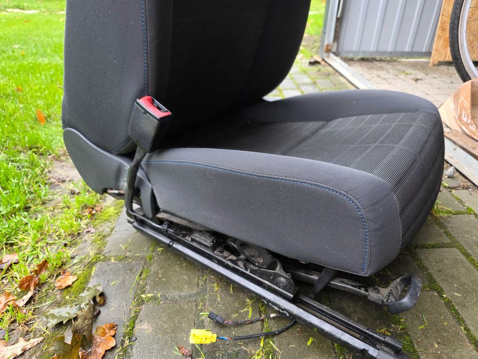Fotel kierowcy golf IV 3 drzwiowy stan bardzo dobry