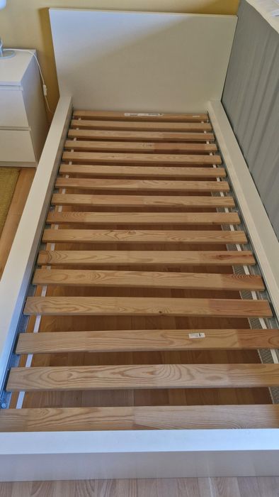 Cama MALM com estrado (Ikea)