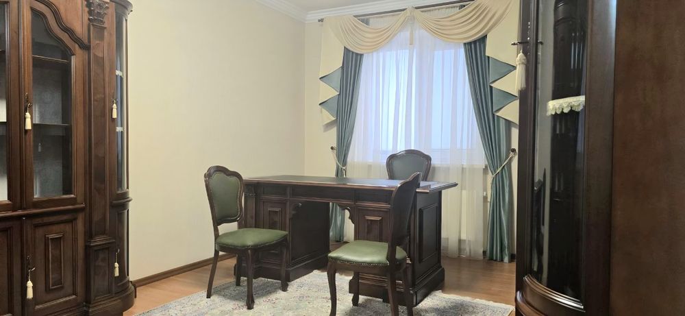 без комісії с.Чайки поруч з Києвом сучасний котедж